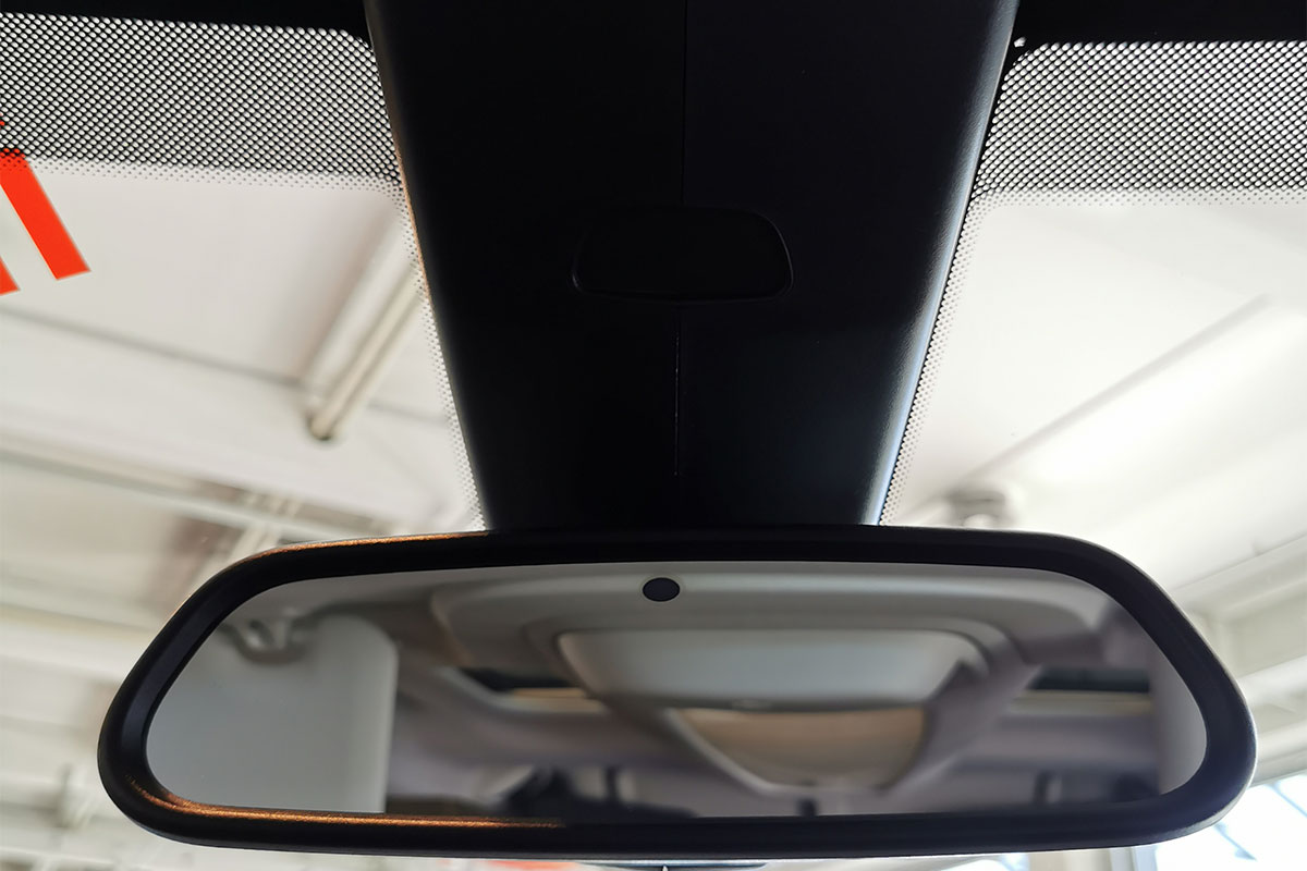 Peugeot Rifter mit und ohne Innenraum-Rückspiegel mit Gehäuse