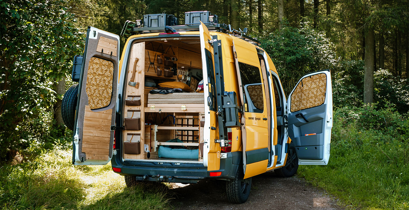 Magnet-Thermomatten von Project Camper im Mercedes Sprinter von Igor