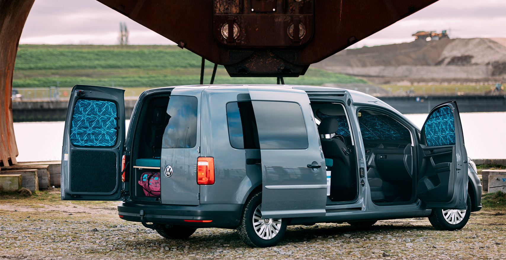 Magnet-Thermomatten und MULTIBOARD Klett-Sitzaschensystem für VW Caddy